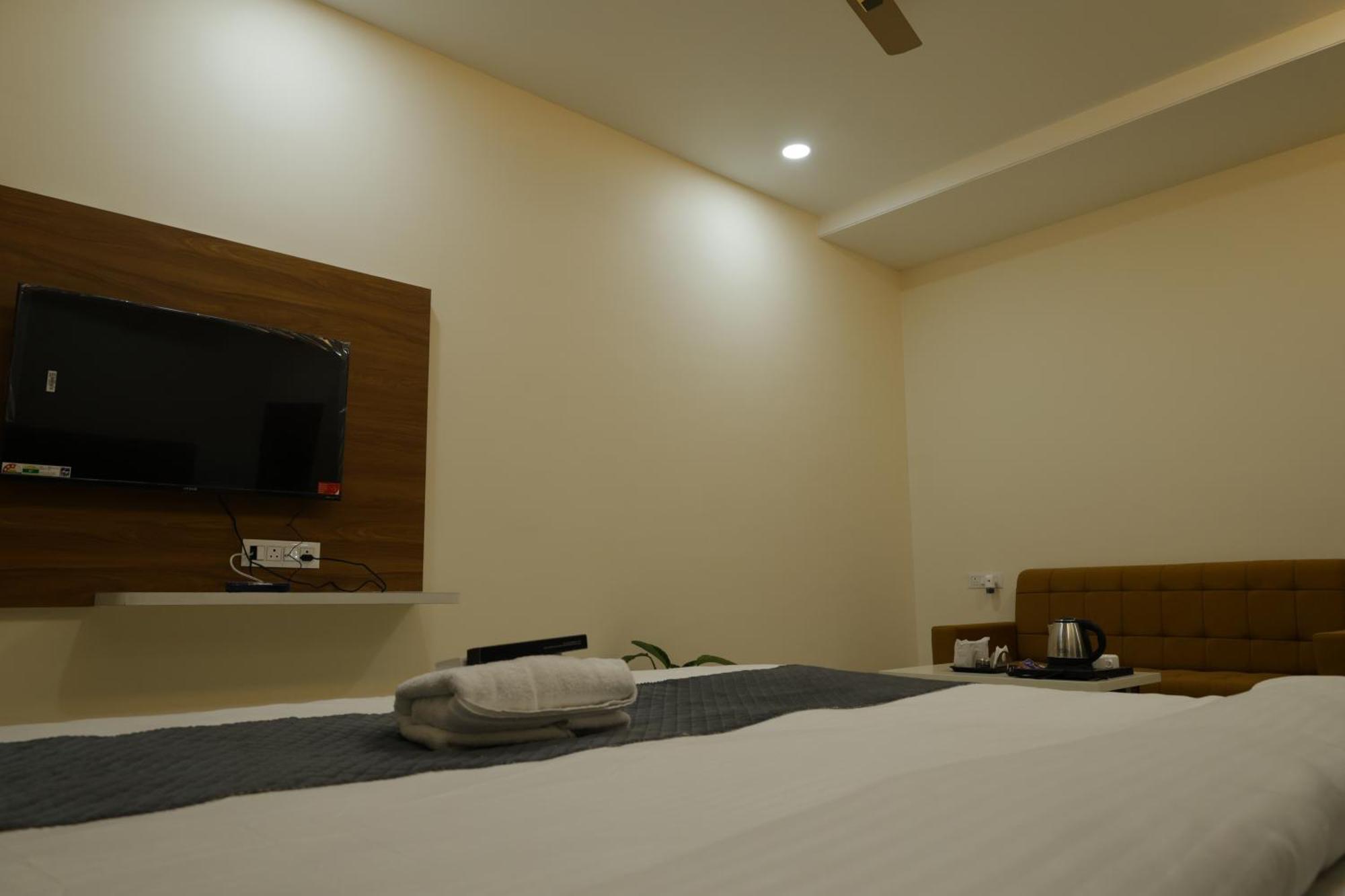 Hotel The Prime Land Hoshangabad エクステリア 写真