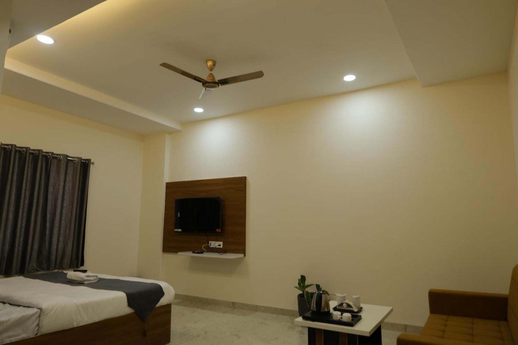 Hotel The Prime Land Hoshangabad エクステリア 写真